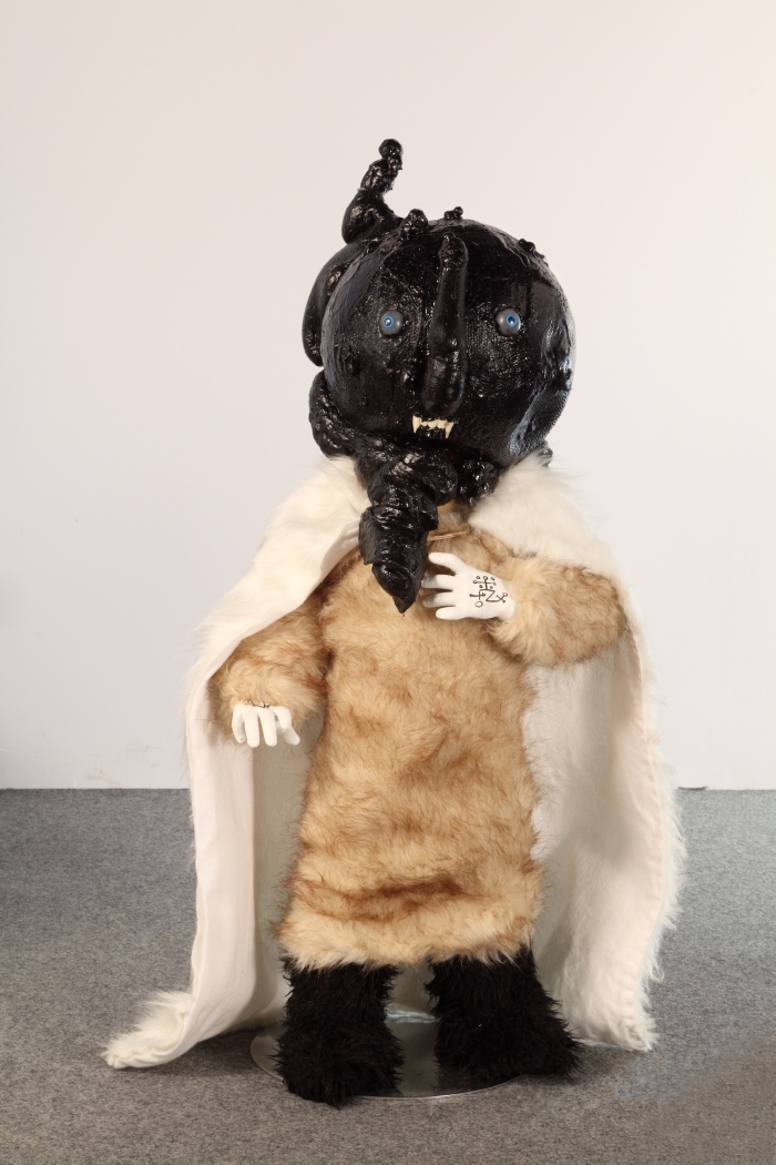 Mannys, plâtre, résine, tissus, 2011, Drop Fine Art, Neil Farber Mannys, plâtre, résine, tissus, 2011, Drop Fine Art, Neil Farber