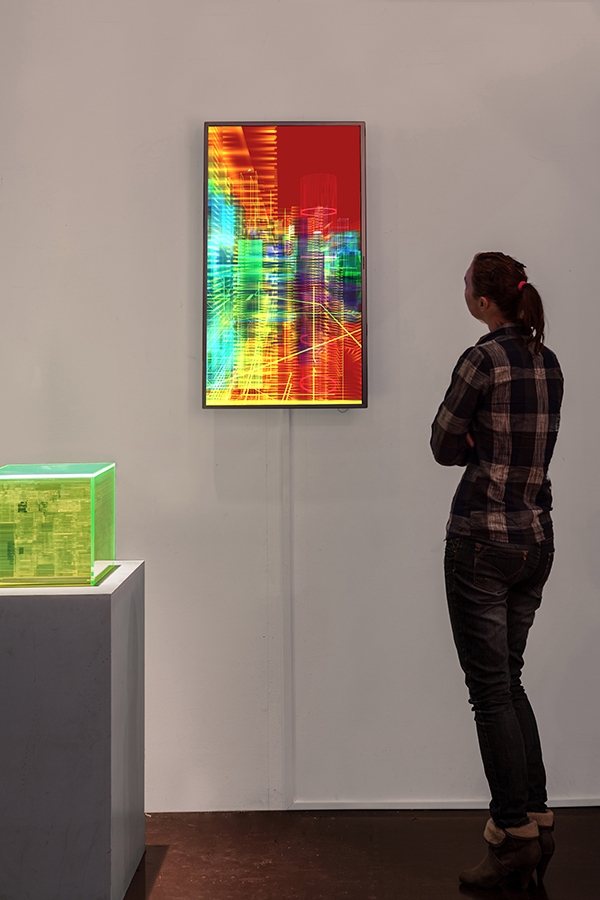 Méta-Cités 2013, oeuvre de réalité virtuelle générative, écran LCD (112 x 64 cm) Méta-Cités 2013
