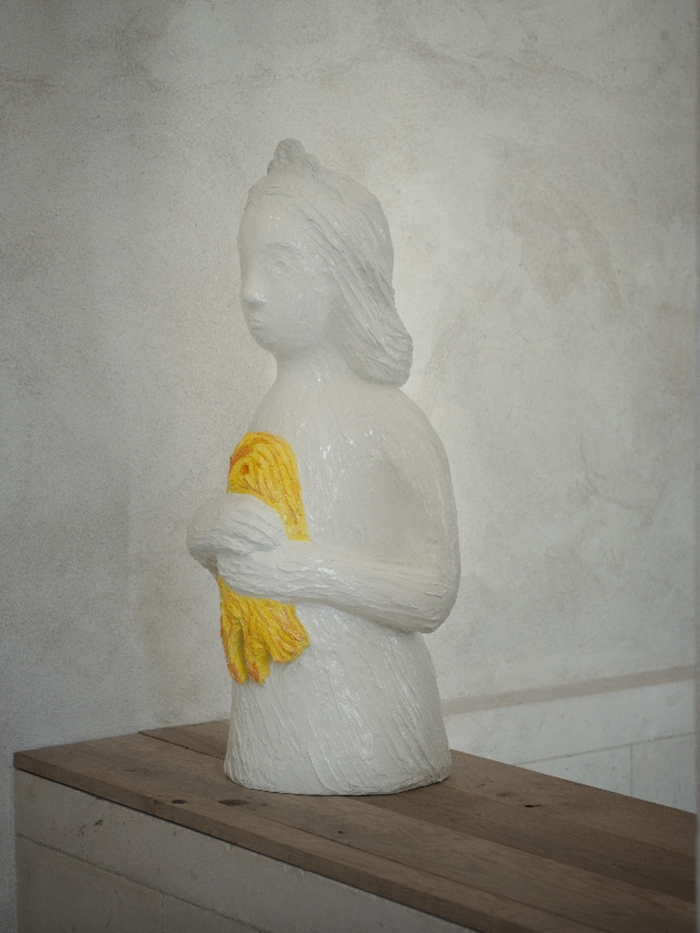 Princesse, 2009, Résine, 94 x 30 cm , Exposition au Musée De La Chasse (2011), Françoise Pétrovitch Princesse, 2009, Résine, 94 x 30 cm , Exposition au Musée De La Chasse (2011), Françoise Pétrovitch