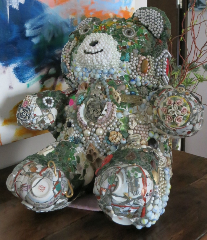 Bear X, Mosaico de bisutería, 56 x 62 x 56 cm, 2013